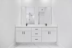 18 NE 11th Ln, Cape Coral, FL 33909 - Photo 22