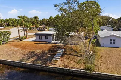 1021 April Ln, North Fort Myers, FL 33903 - Photo 6