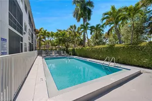 72 7th St S, Naples, FL 34102 - Photo 8