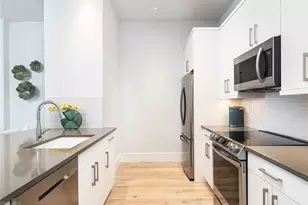 101 8th St S, Naples, FL 34102 - Photo 6