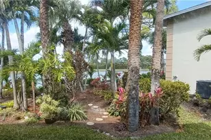 121 Gabriel Cir, Naples, FL 34104 - Photo 4