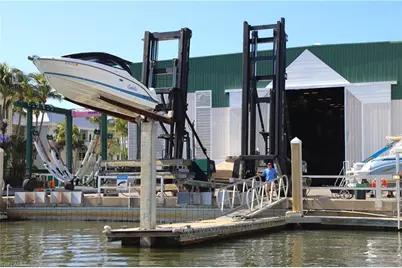 891 10th St S, Naples, FL 34102 - Photo 2