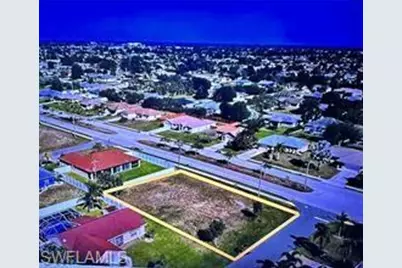 627 SE 18th St, Cape Coral, FL 33990 - Photo 1