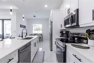 1005 NE 9th Ter, Cape Coral, FL 33909 - Photo 8