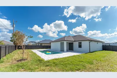 2220 NE 9th Pl, Cape Coral, FL 33909 - Photo 4