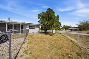 4375 Golden Gate Pkwy, Naples, FL 34116 - Photo 20