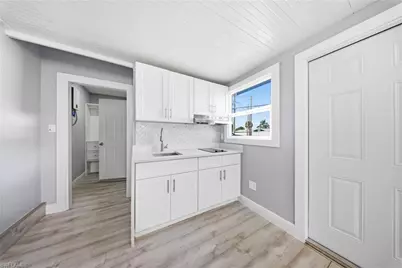 4375 Golden Gate Pkwy, Naples, FL 34116 - Photo 24