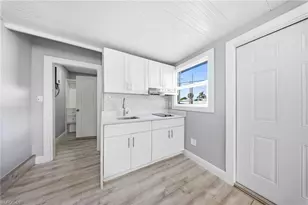 4375 Golden Gate Pkwy, Naples, FL 34116 - Photo 24