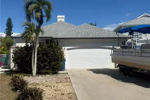 6062 Waterway Bay Dr, Fort Myers, FL 33908 - Photo 2