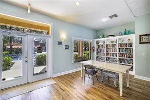 305 Robin Hood Cir, Naples, FL 34104 - Photo 28