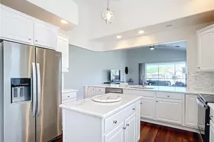 4752 Stratford Ct, Naples, FL 34105 - Photo 10