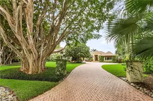 950 Galleon Dr, Naples, FL 34102 - Photo 4