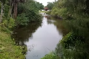 371 N Riverview St, Labelle, FL 33935 - Photo 4