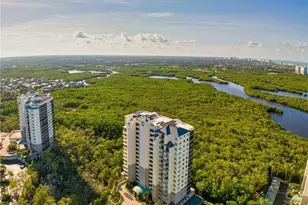 425 Cove Tower Dr, Naples, FL 34110 - Photo 2