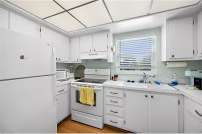 5 High Point Cir W #313, Naples, FL 34103 - Photo 10