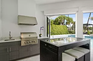 695 Wedge Dr, Naples, FL 34103 - Photo 12