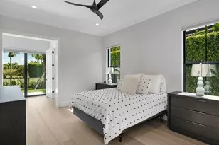 695 Wedge Dr, Naples, FL 34103 - Photo 16