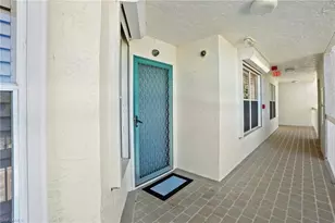 340 Horse Creek Dr, Naples, FL 34110 - Photo 4