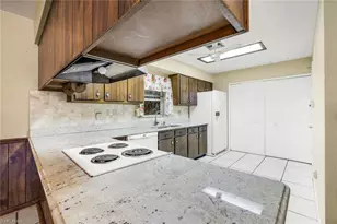 5290 Cypress Ln, Naples, FL 34113 - Photo 10