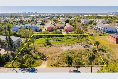 16560 Wisteria Dr, Fort Myers, FL 33908 - Photo 2