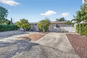 2201 Coronet St, Fort Myers, FL 33907 - Photo 2