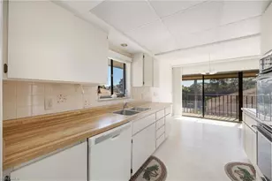 517 Lake Louise Cir, Naples, FL 34110 - Photo 8