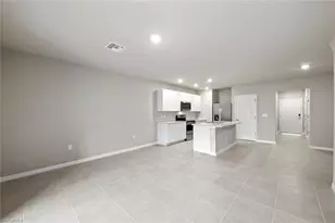 15319 Wildflower Cir, Naples, FL 34119 - Photo 6