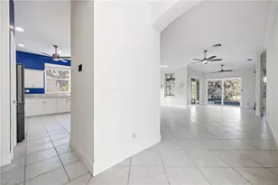 982 Fountain Run, Naples, FL 34119 - Photo 4