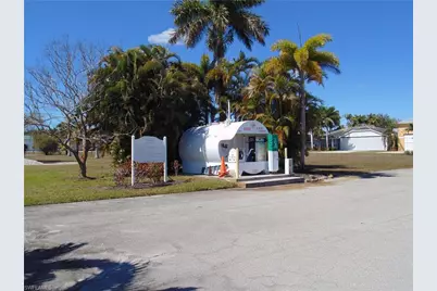 4017 Skyway Dr, Naples, FL 34112 - Photo 4