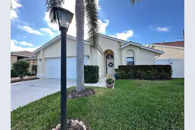 1315 Naples Lake Dr, Naples, FL 34104 - Photo 2