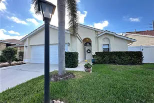 1315 Naples Lake Dr, Naples, FL 34104 - Photo 2