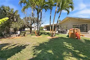 267 Cypress Way W, Naples, FL 34110 - Photo 44