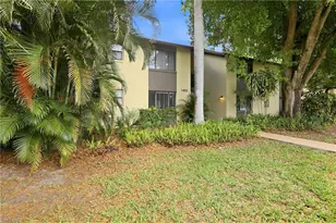 1450 Green Valley Cir, Naples, FL 34104 - Photo 2