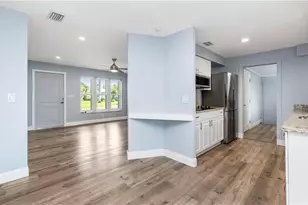 54 Hilo Ct, Naples, FL 34112 - Photo 10