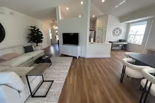 430 Crossfield Cir, Naples, FL 34104 - Photo 10