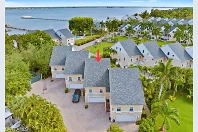 819 James St, Fort Myers, FL 33916 - Photo 2