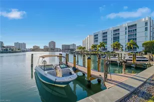 400 Park Shore Dr, Naples, FL 34103 - Photo 44