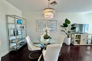 365 5th Ave S, Naples, FL 34102 - Photo 4