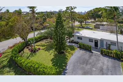 1011 11th St N, Naples, FL 34102 - Photo 22