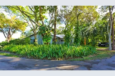 1046 Oak Forest Dr, Naples, FL 34104 - Photo 8