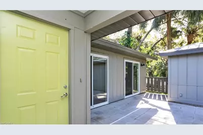 1046 Oak Forest Dr, Naples, FL 34104 - Photo 12