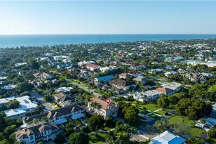 1104 6th St S, Naples, FL 34102 - Photo 44