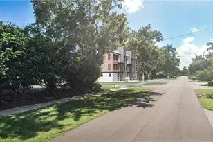 1525 Blue Point Ave, Naples, FL 34102 - Photo 6