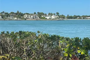 4621 Bayshore Dr, Naples, FL 34112 - Photo 22