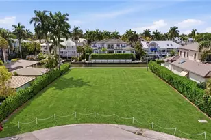 754 16th Ave S, Naples, FL 34102 - Photo 4