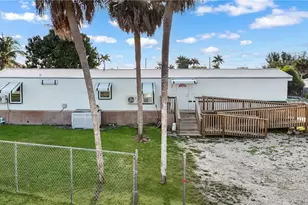 17 Spoonbill Ave, Everglades City, FL 34139 - Photo 4