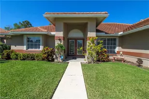 333 Wentworth Ct, Naples, FL 34104 - Photo 2