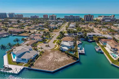 996 Spruce Ct, Marco Island, FL 34145 - Photo 4