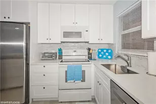 190 Turtle Lake Ct, Naples, FL 34105 - Photo 16