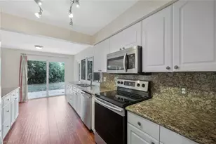 523 E Valley Dr, Bonita Springs, FL 34134 - Photo 10